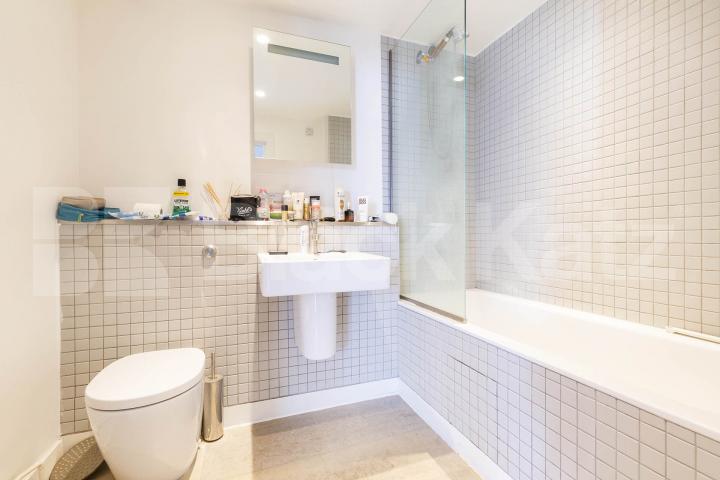 2 bed warehouse apartment in the Clerkenwell area close to Farringdon Great Sutton Street , Clerkenwell